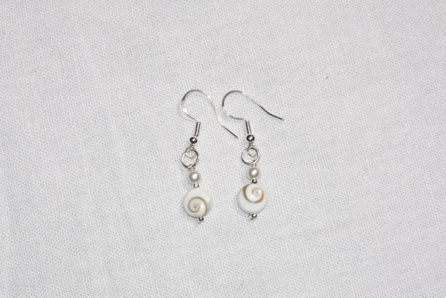 Calypso Shiva Shell Hoops ~ medium - silber