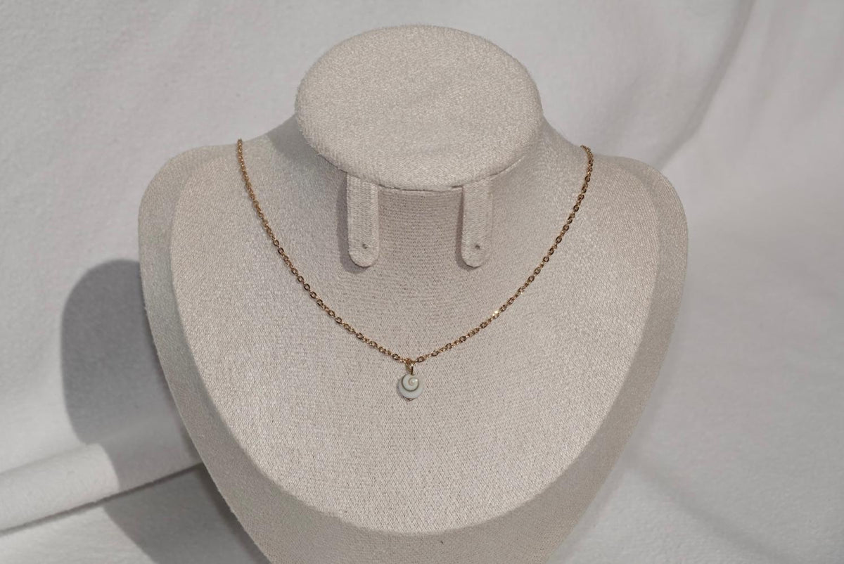 Shiva Shell Necklace - small - gold