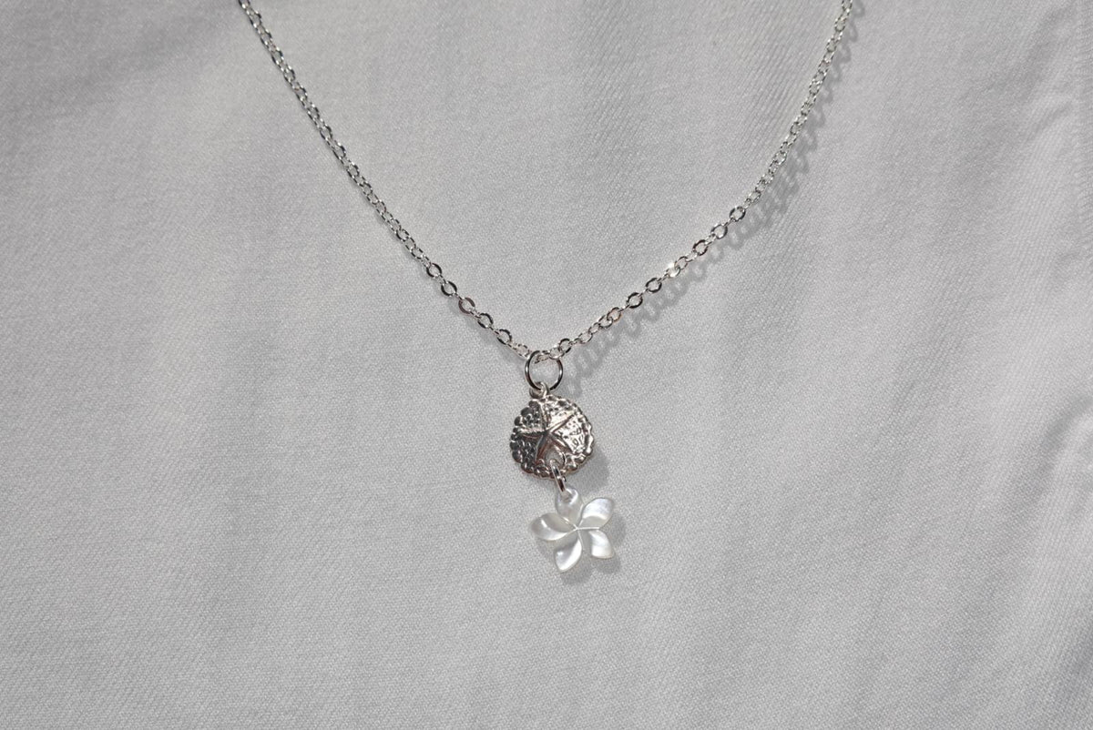 Sand Dollar x Plumeria Necklace - silver