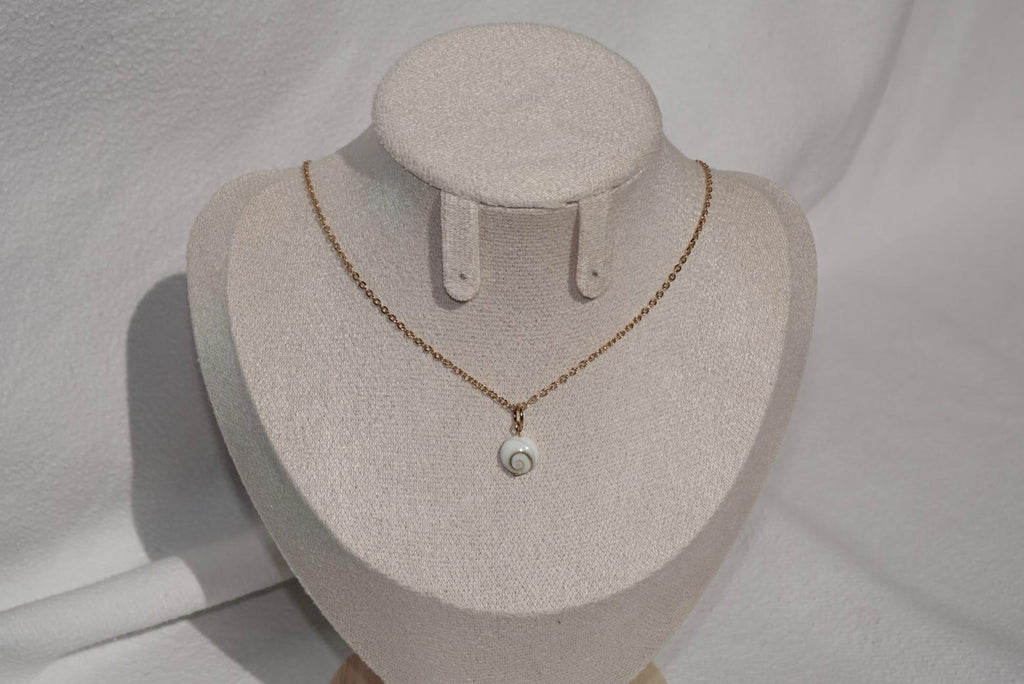Calypso Shiva Shell Necklace - medium - gold