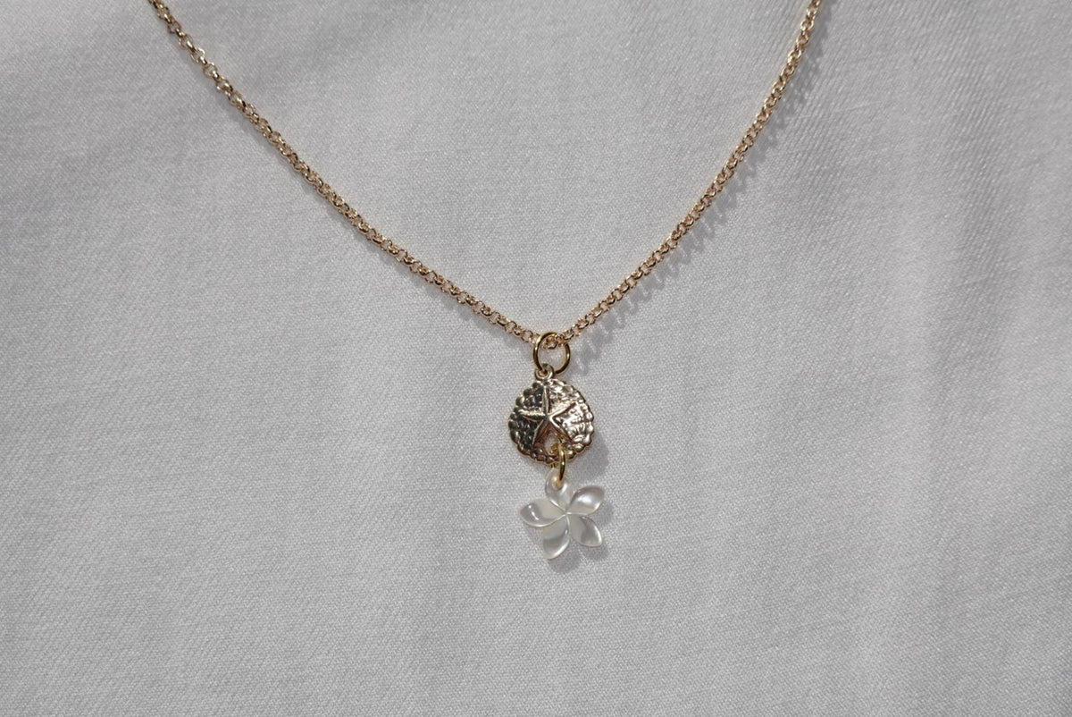 Sand Dollar x Plumeria Necklace - gold