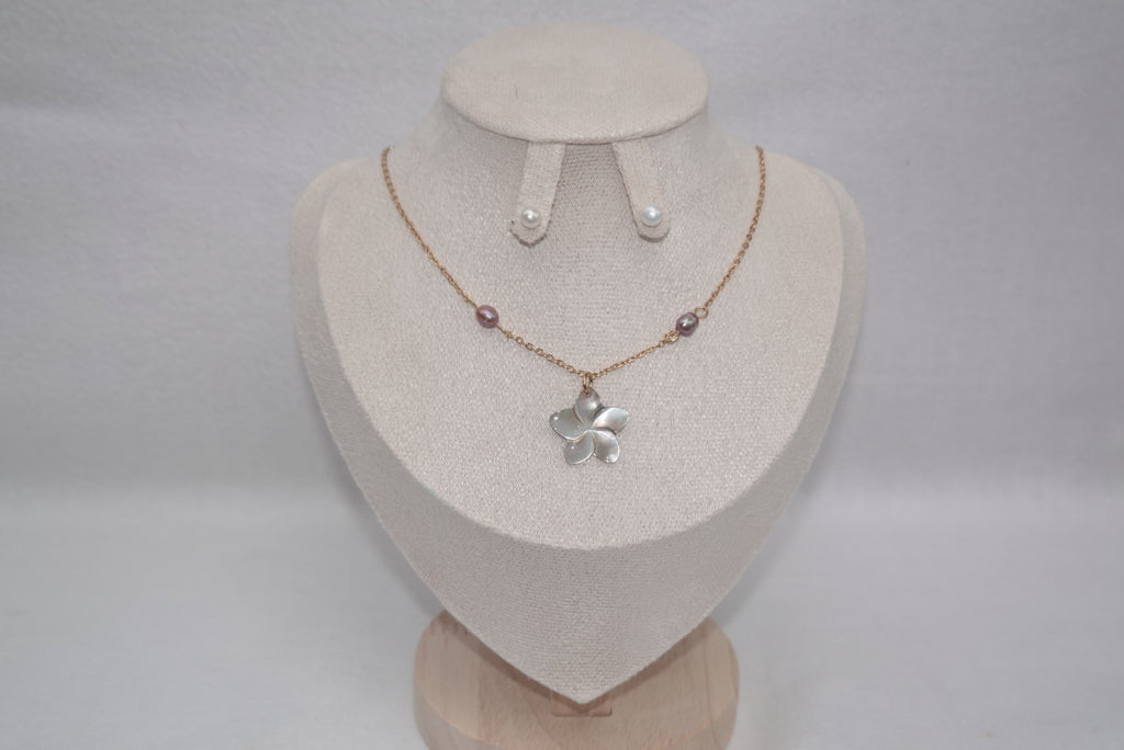 Plumeria Pearl Necklace Grey - gold