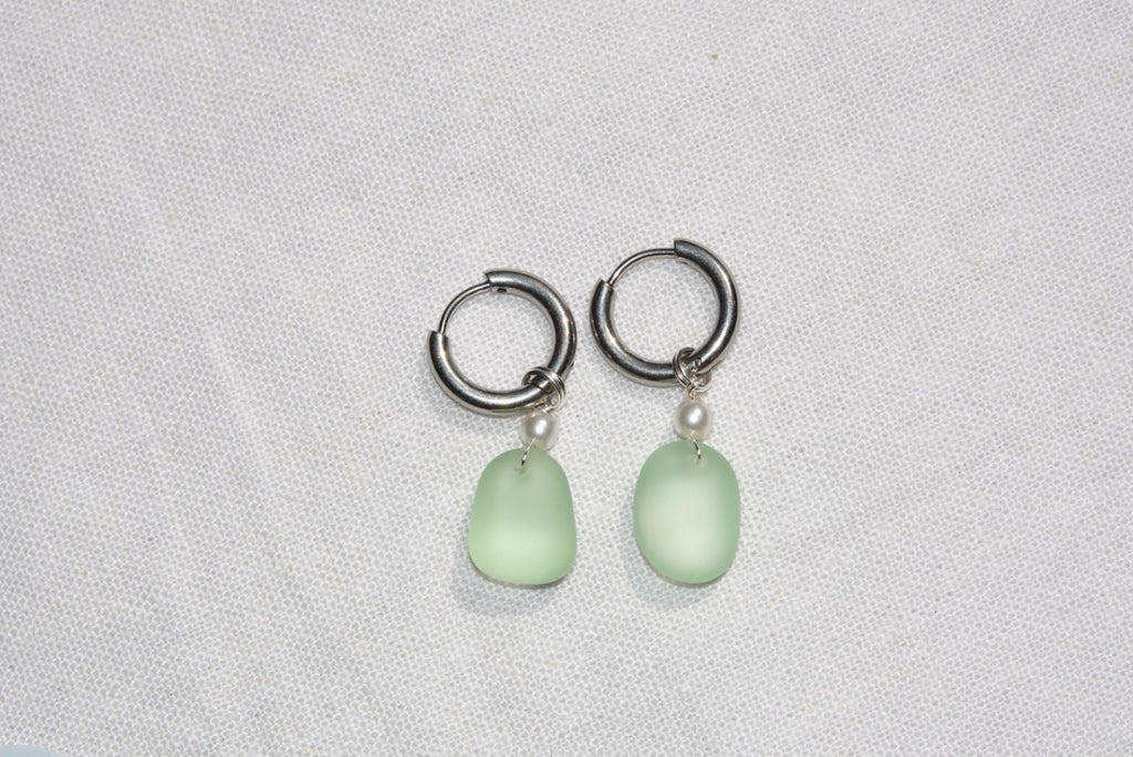 Light Green Beach Glass Hoops - silber