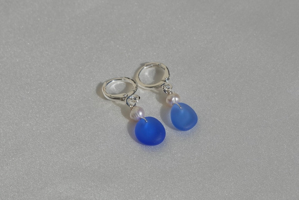 Lila Blue Beach Glass Hoops - silber
