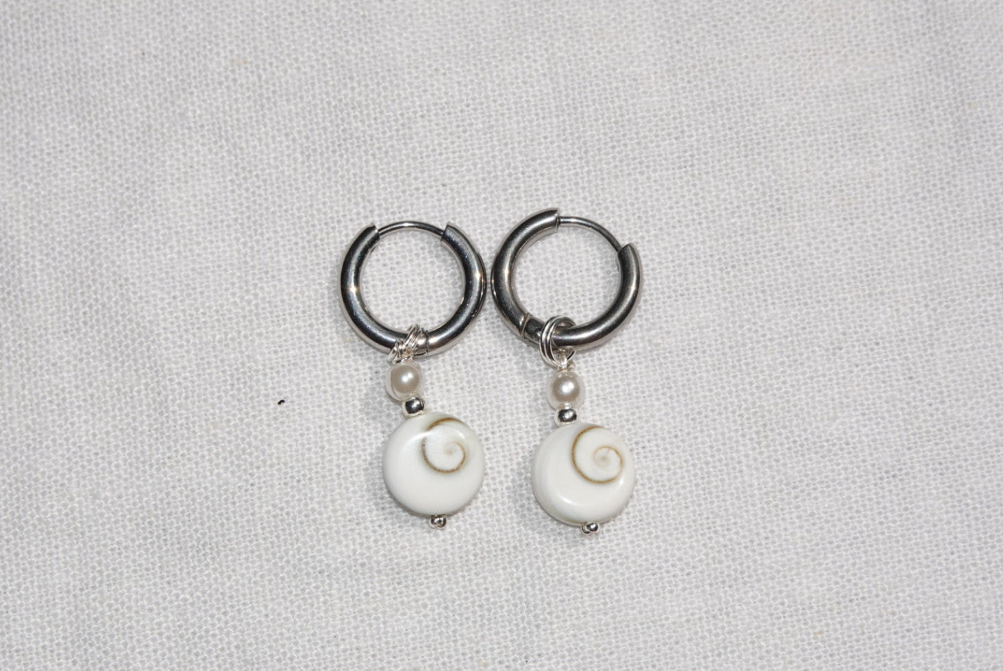 Calypso Shiva Shell Hoops - large- silber