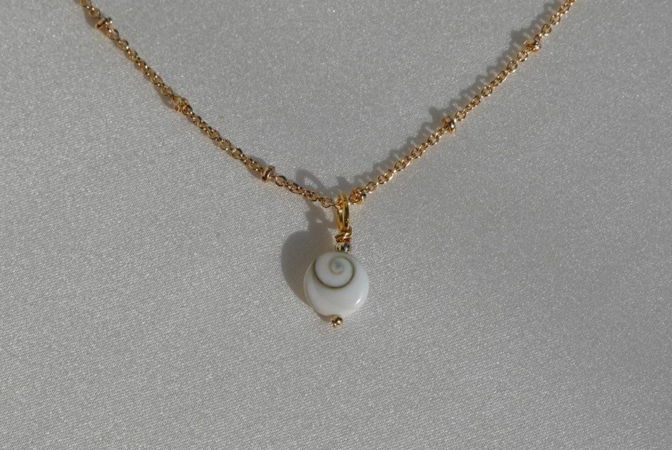 Calypso Shiva Shell Necklace - medium - gold