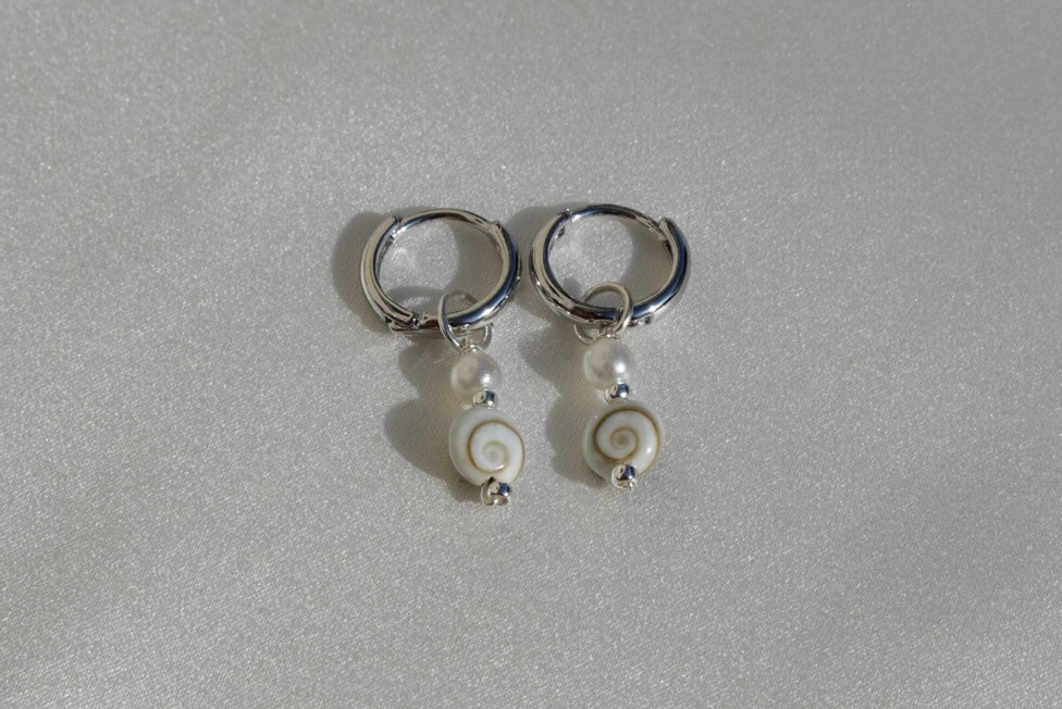 Calypso Shiva Shell Earrings ~ small ~ silber
