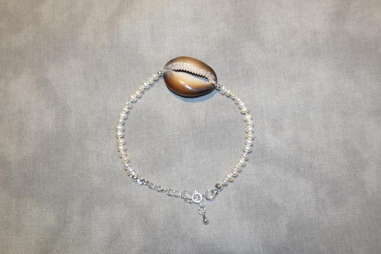 Brown Cowrie Shell Braclet