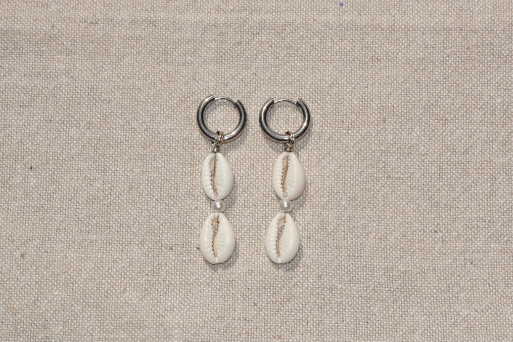 Double Cowrie Shell Hoops - silber