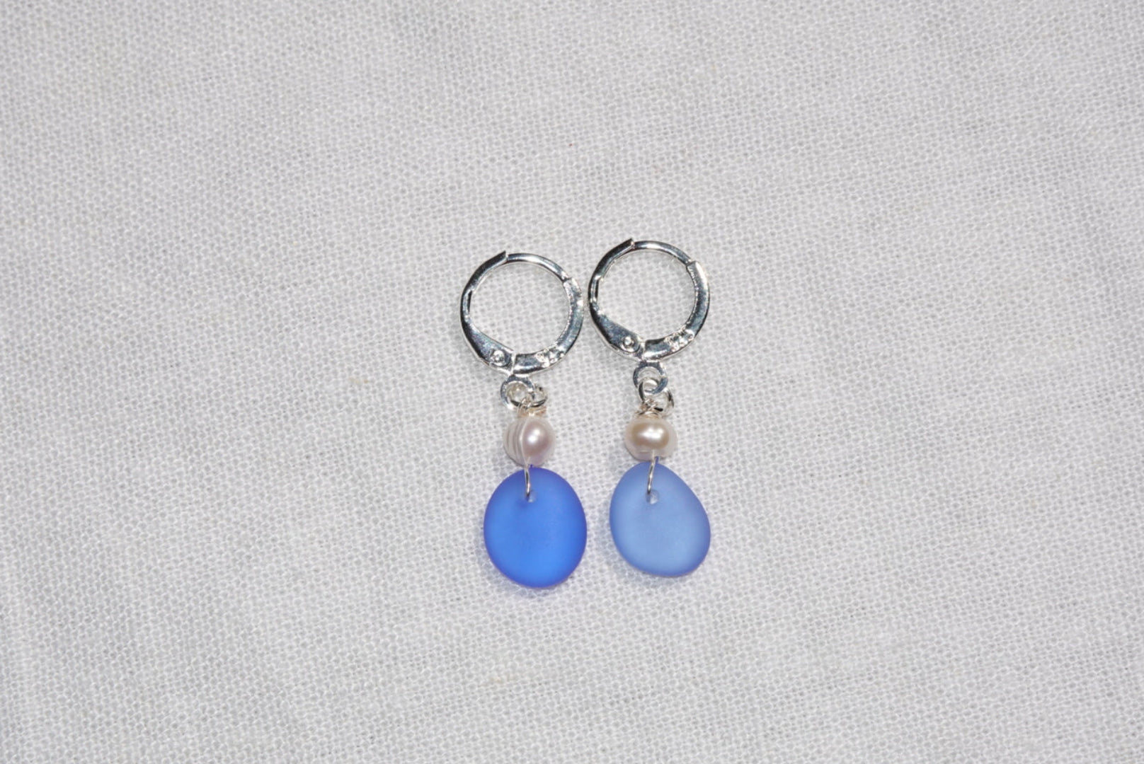 Lila Blue Beach Glass Hoops - silber