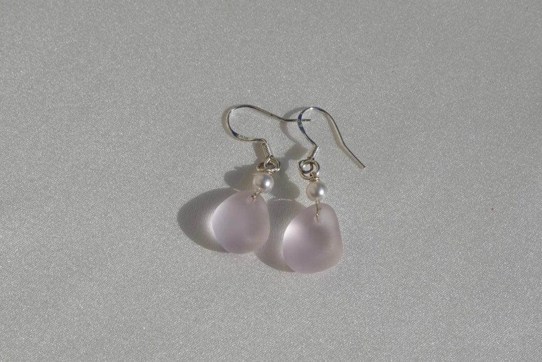 Light Pink Beach Glass Hoops - silber