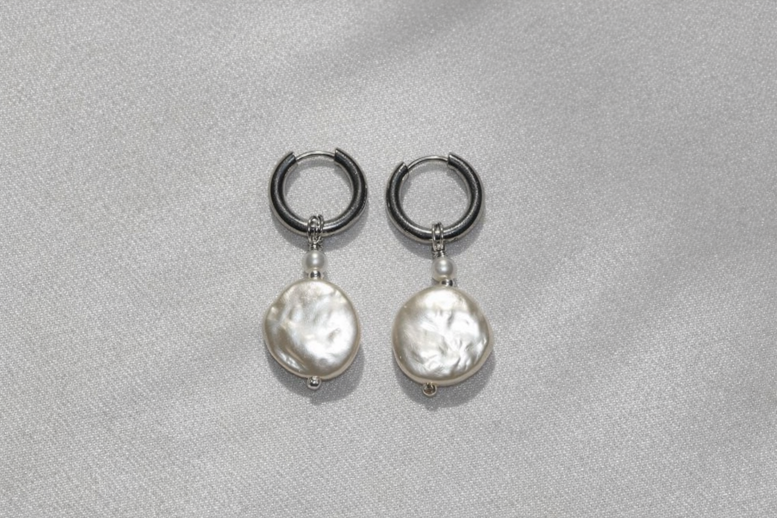 Flat Fresh Water Pearl Hoops - silber