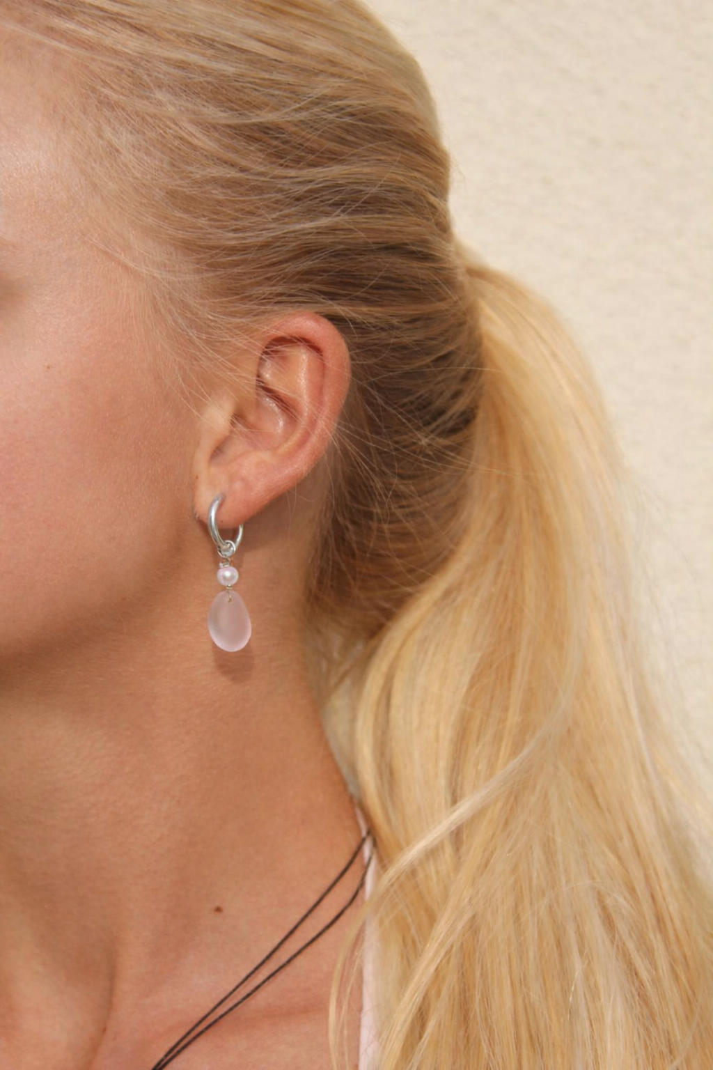 Light Pink Beach Glass Hoops - silber