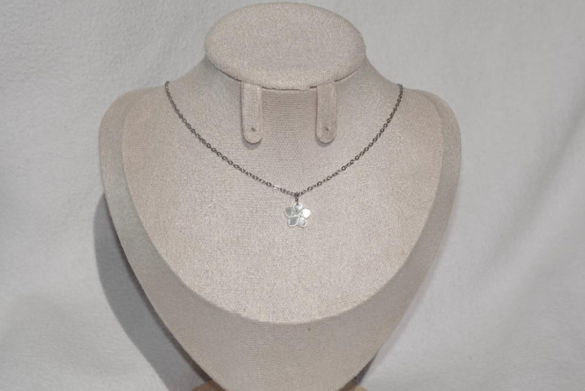 Plumeria Pearl Necklace - silver