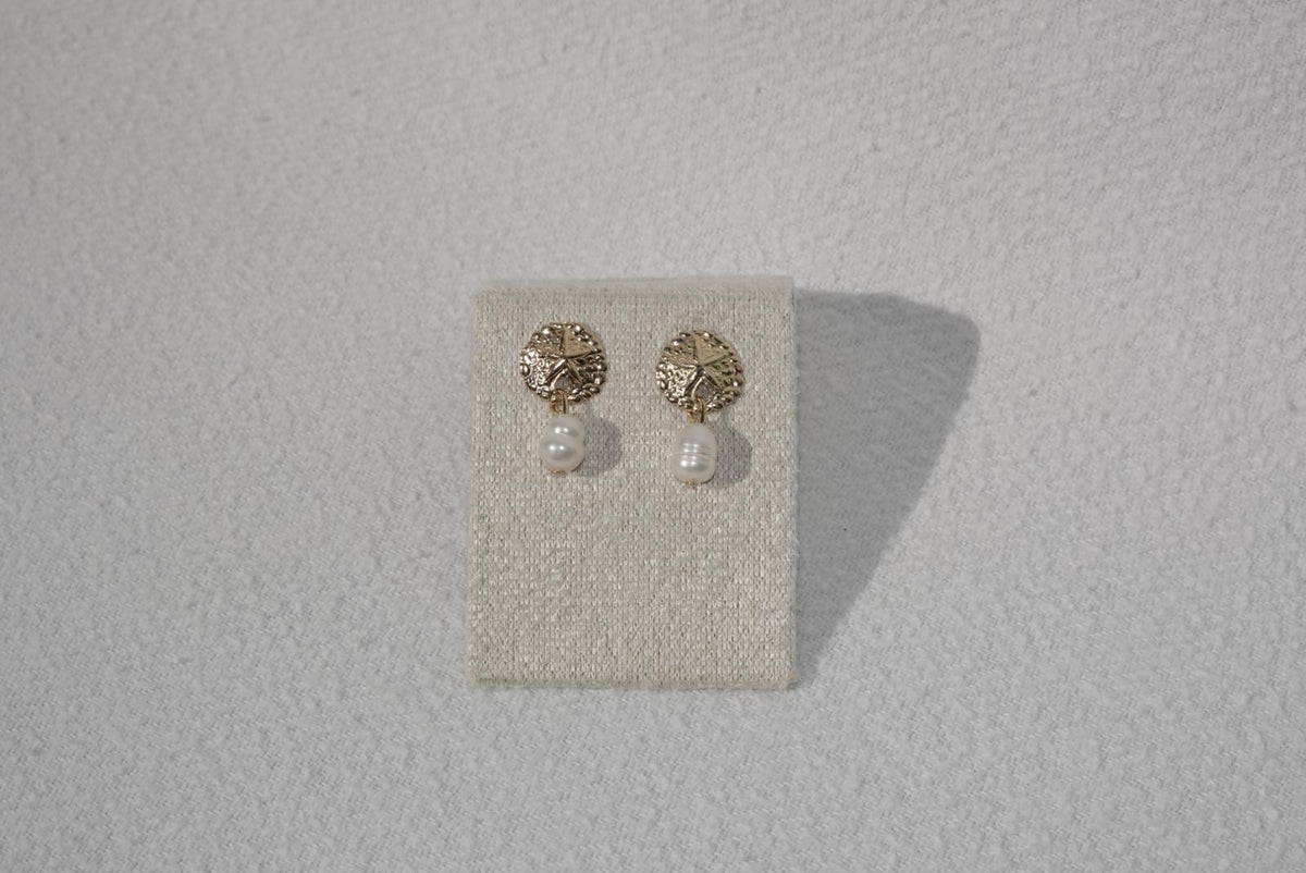 Sand Dollar Ear Studs - gold