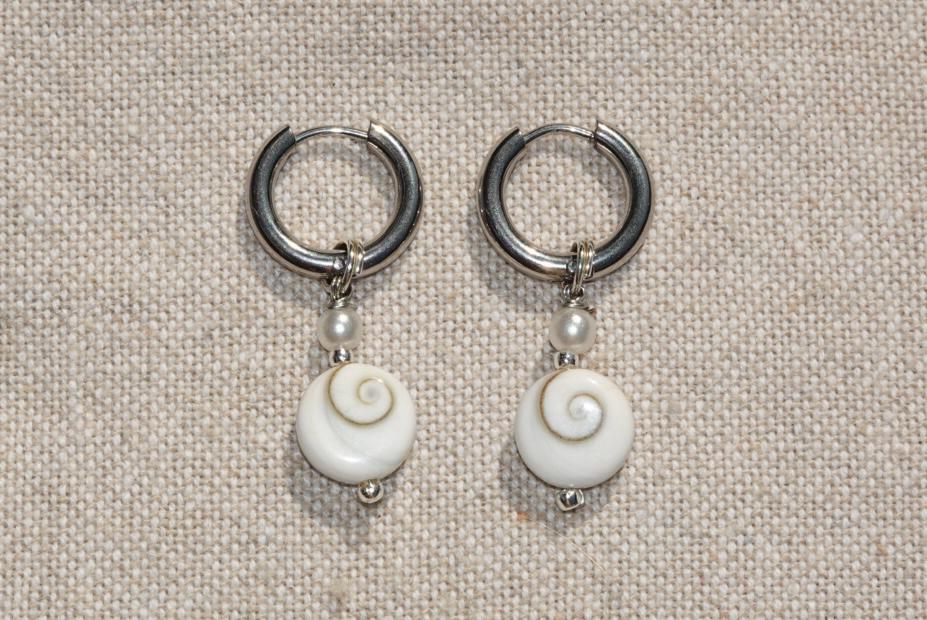 Calypso Shiva Shell Hoops - large- silber